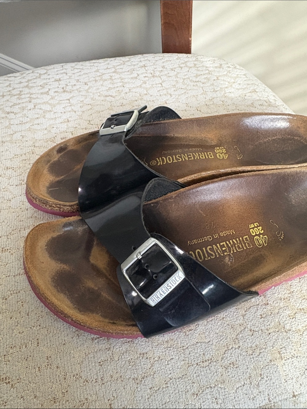 Birkenstock Black Sandals with Fuchsia Soles 40 - Picture 5 of 9